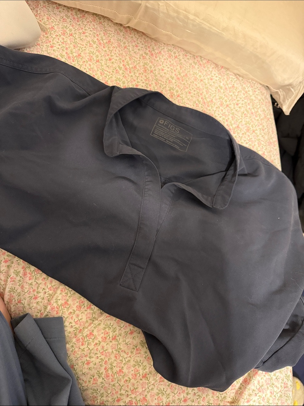 FIGS RAFAELA SCRUB TOP DARK GREY. LIKE NEW.
